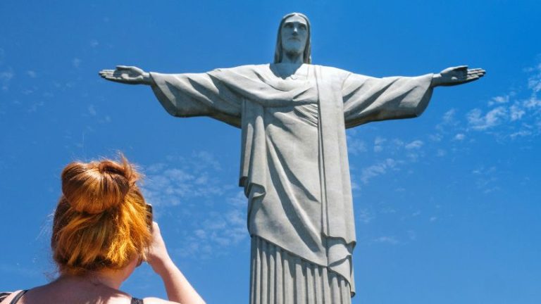 Turismo e Tecnologia: Como Cidades Brasileiras Estão Reinventando Experiências com Inovação Turismo e Tecnologia: Como Cidades Brasileiras Estão Reinventando Experiências com Inovação